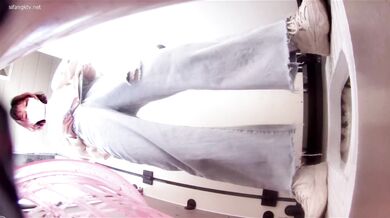 ⚫️⚫️校园厕拍达人潜入职校女厕④，定点全景偸拍，超多学生妹方便，各种浑圆大屁股，双洞看的清楚 (6)